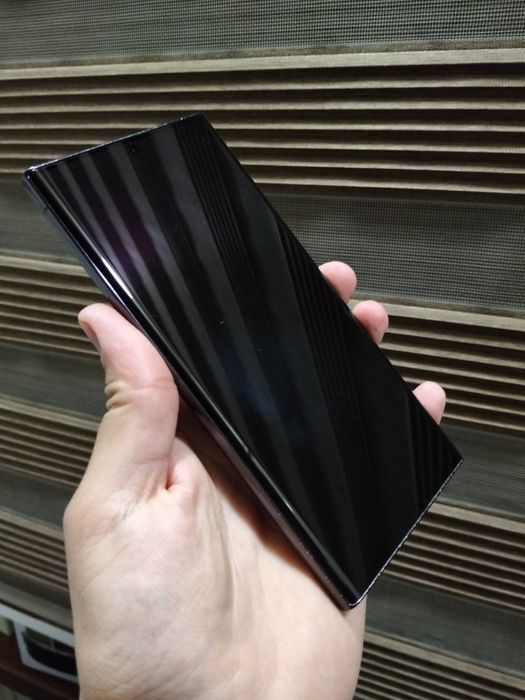 Samsung Galaxy S23 Ultra juda tinniq holatda UZIMEI dan o'tgan