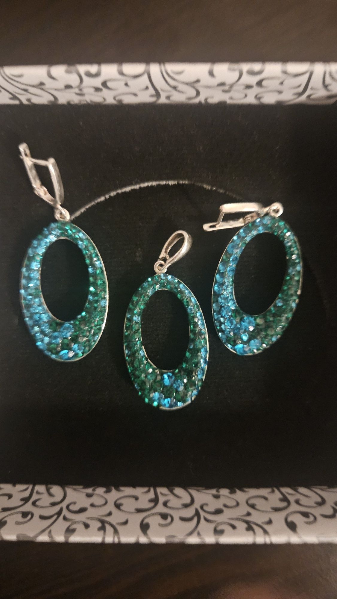 Масивни сребърни обеци и висулка с кристали Swarovski