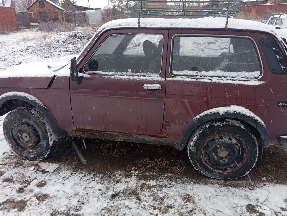 Продам ВАЗ 21213 нива 2002 года по запчастям