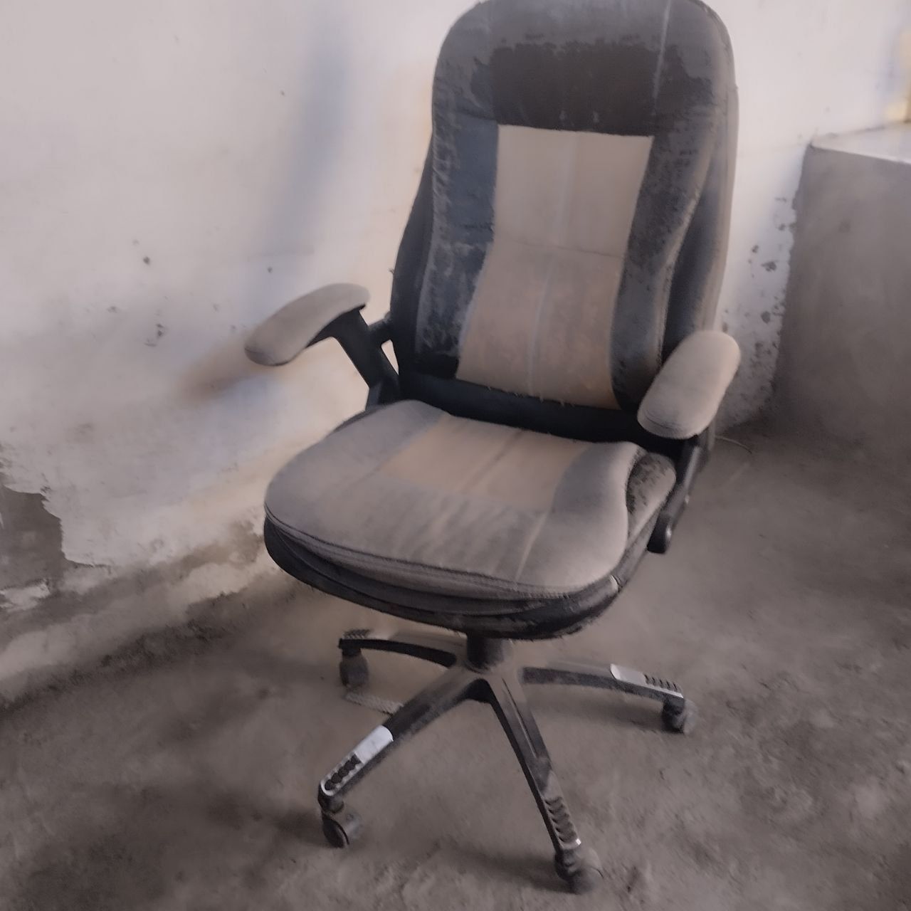Офисное кресло продам