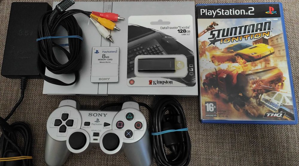 PlayStation 2 slim model deosebit argintiu modat 33 jocuri,maneta