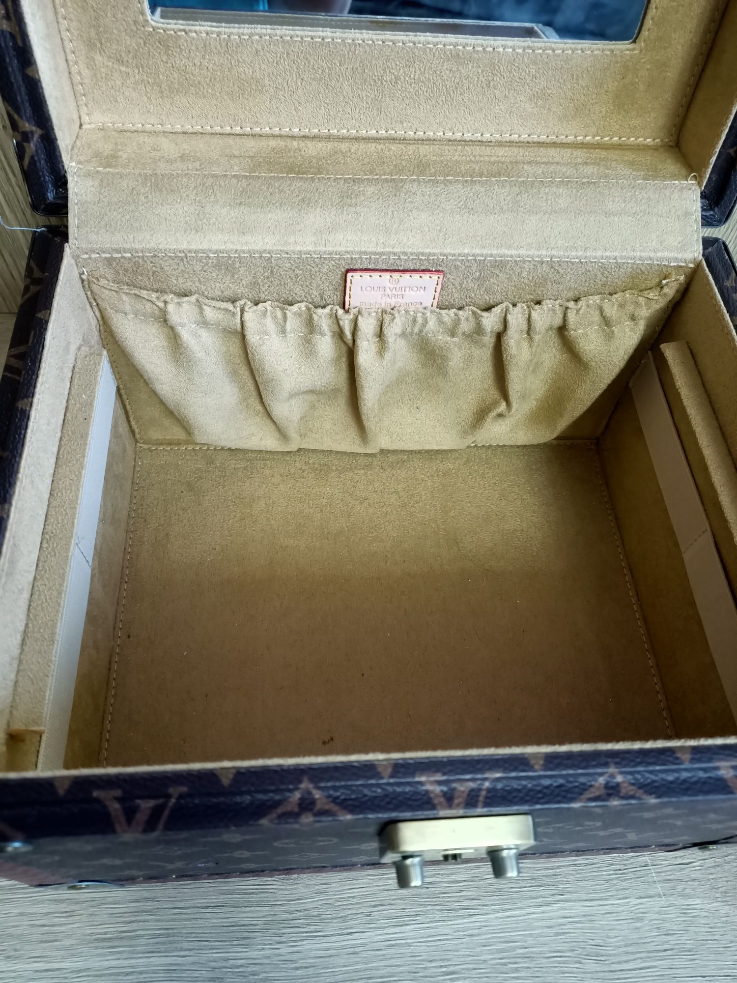 Кейс чемодан для украшений ювелиных изделий очков