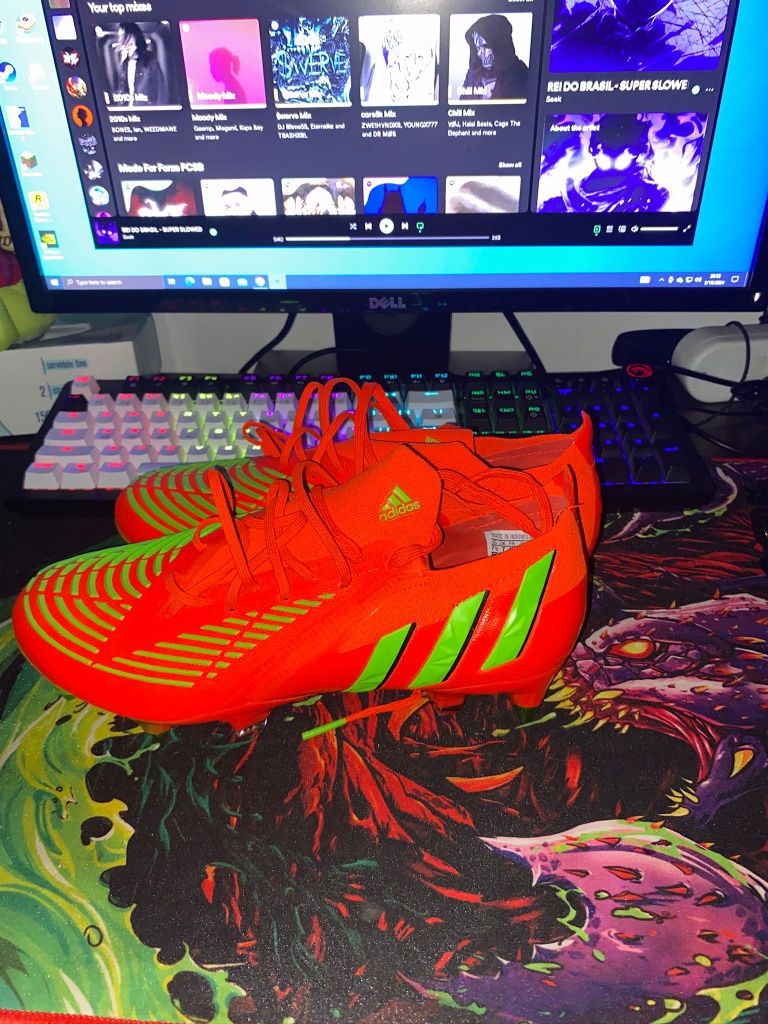 Vând ghete fotbal elite predator
