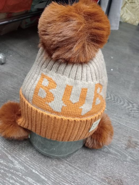 Продам шапки детские