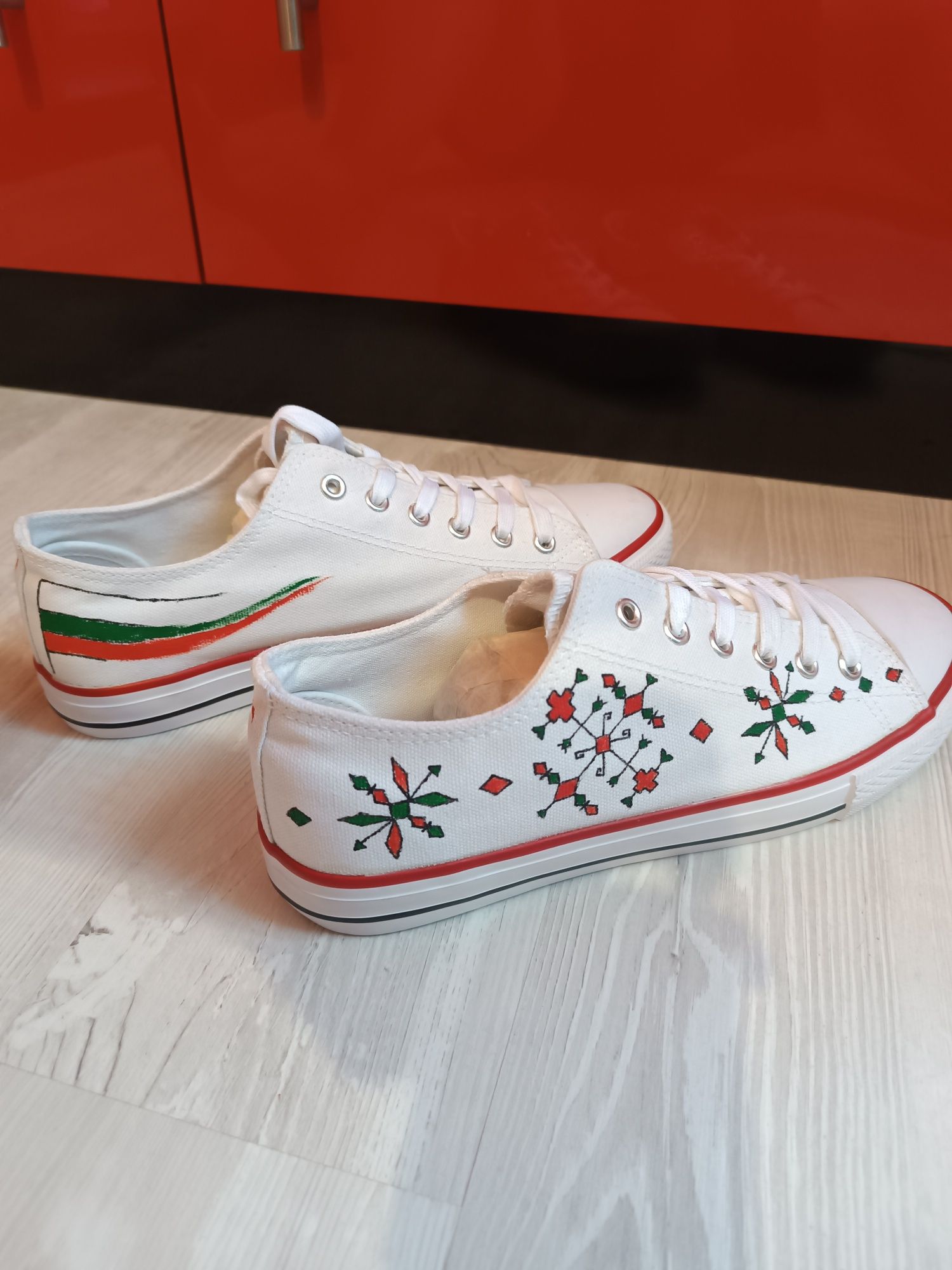 Рисуване на кецове с шевици