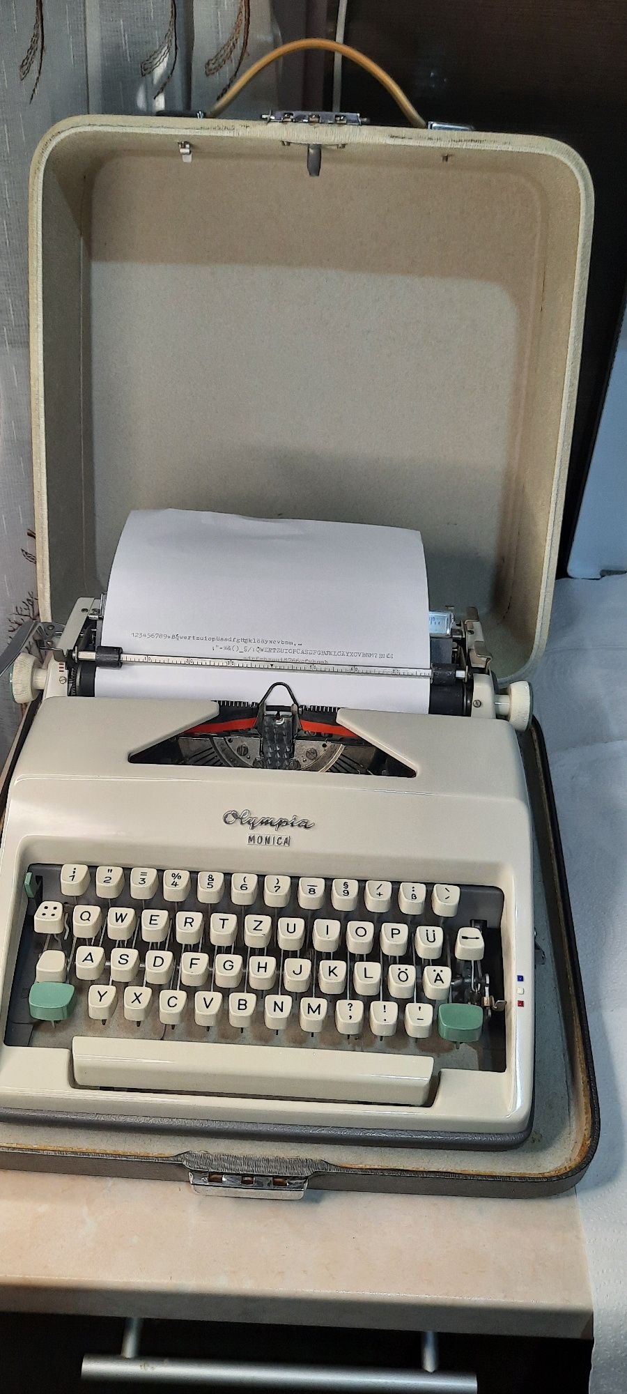Mașină de scris Olympia Monica impecabilă