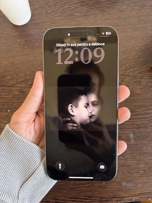 Vând iphone 16 pro max