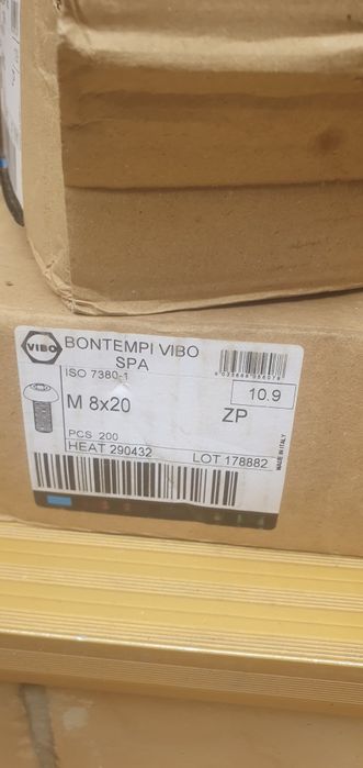 De vânzare piulițe și suruburi