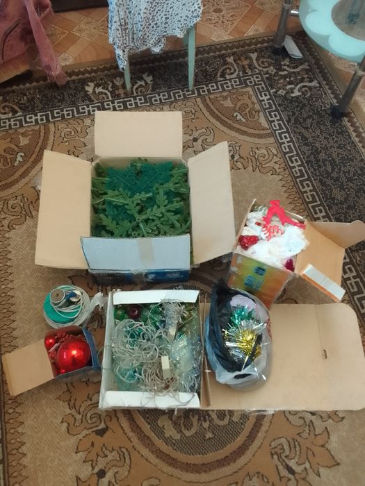 Пподам елку с комплектующими