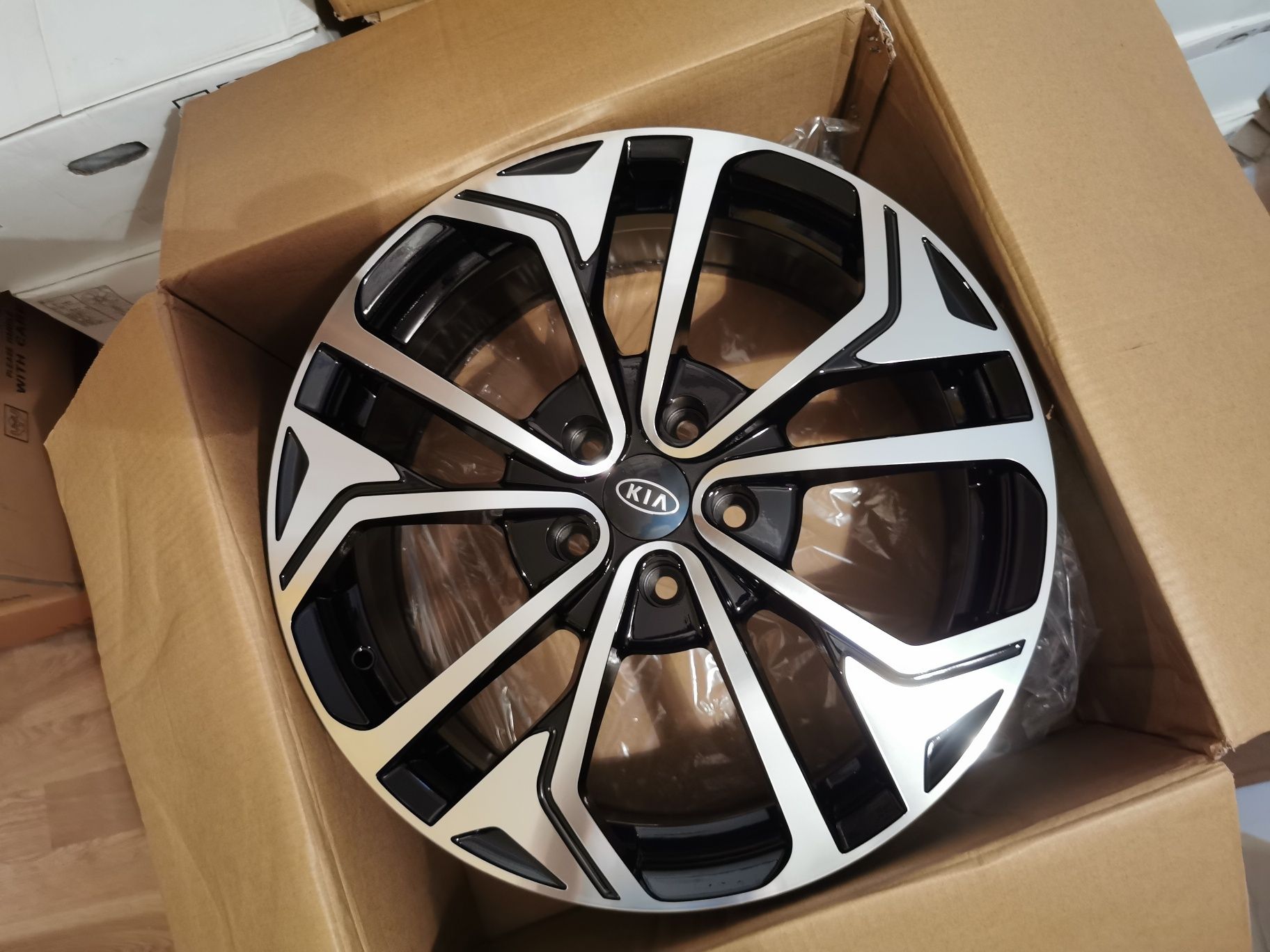 Vand jante de aliaj pentru Kia pe 18 marca Silver line model Driver