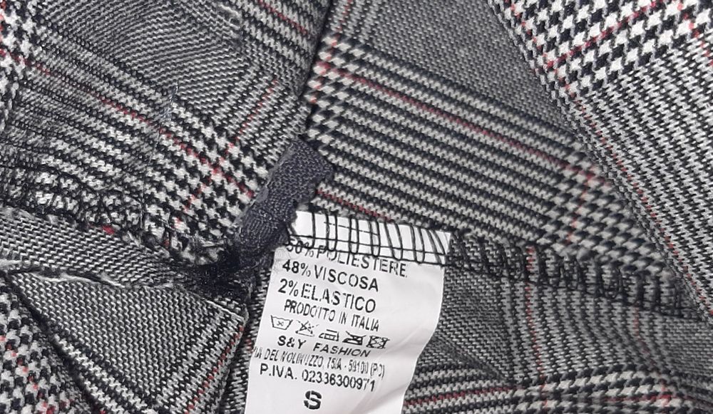 Pantaloni marimea S, in carouri,stare noi fara eticheta