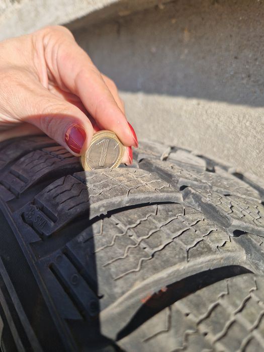 4 брпя  зимни гуми 215/60/16  -2 Pirelli и 2 Debica