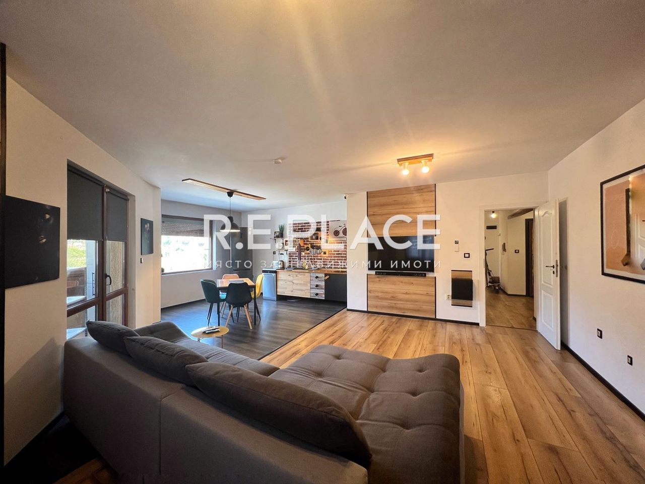 Продава се Тристаен апартамент в Варна, Възраждане 4 - 133 кв.м за 1627 €/кв.м - Снимка #1