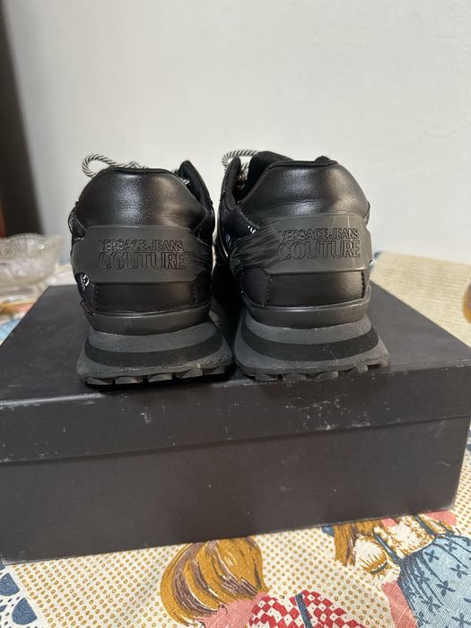 Adidasi versace in stare bună