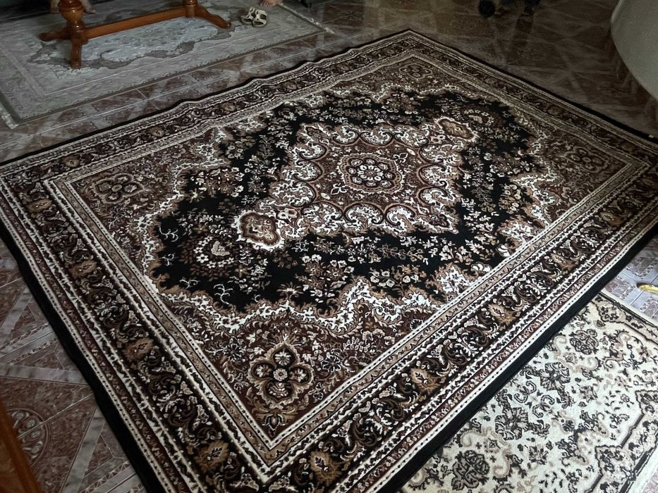 Covor 3 X 2 m + 1 mic / import Germania/ In stare foarte buna