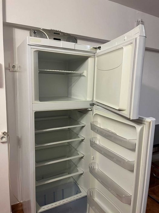 VAND cada  cu masca  si lavoar baie si chiuveta  cu masca si pat