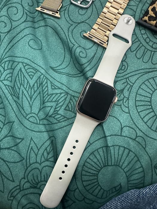 Смарт часовник Apple Watch SE (v2) GPS, 40 мм, MKQ03BS/A