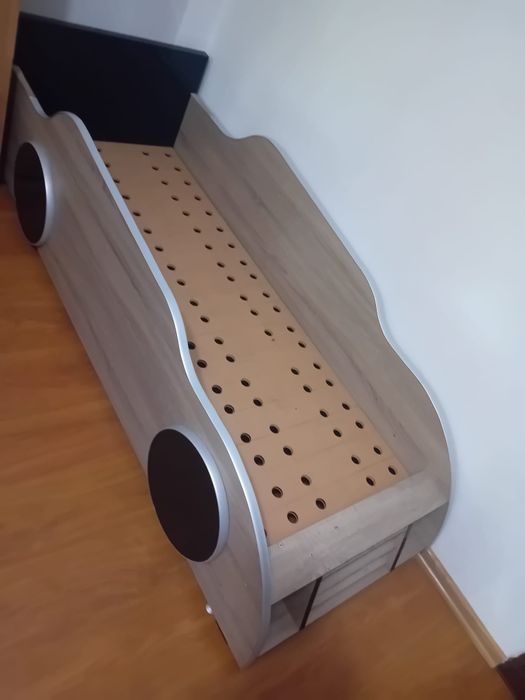 Vând pat pentru copii.