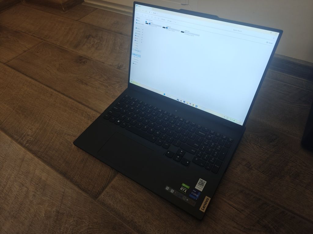 Геймърски лаптоп Lenovo Legion Pro 7