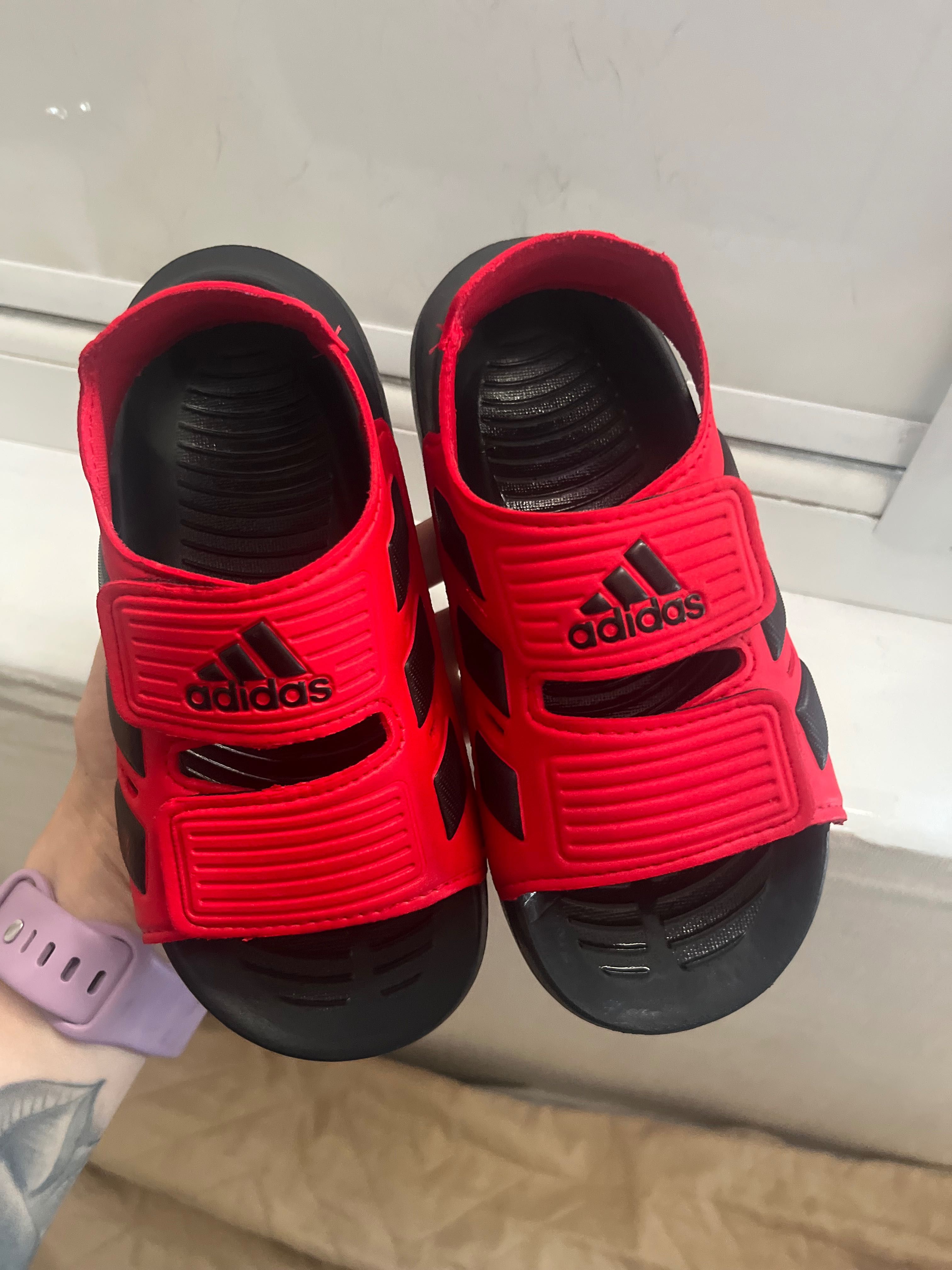 Чисто нови детски сандали Adidas