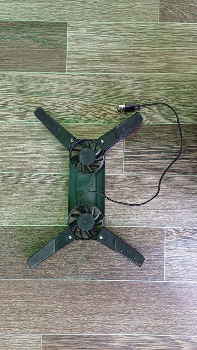 Кулер куллер для ноутбука  в хорошем состоянии