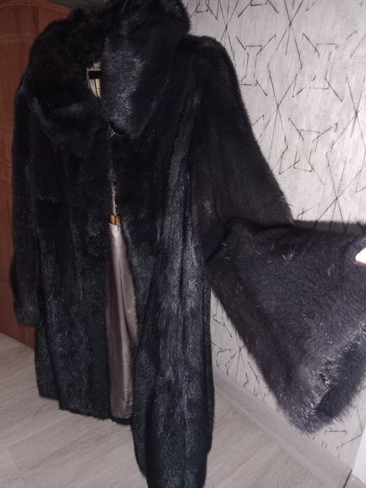 Продам норковую шубу Автоледи