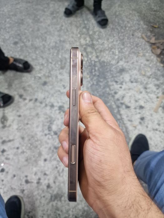 Iphone 16 pro max gold