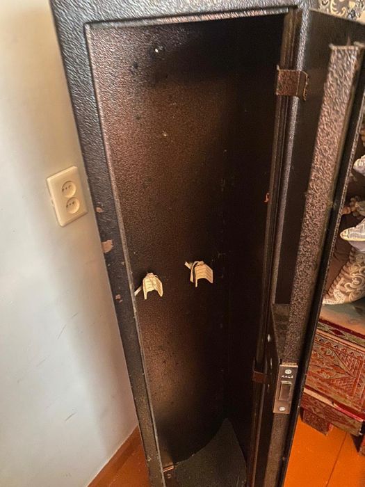 Продается сейф))