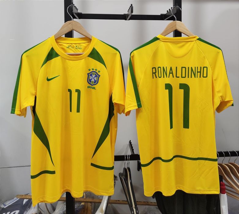 Футболна фланелка на Роналдиньо Бразилия ретро модел!!!