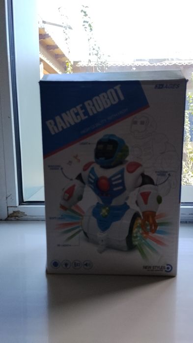 Робот уйинчоқ айланиб ўйнайди хам юради