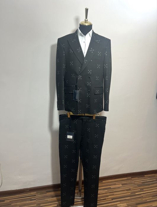 Costum negru elegant Louis Vitton