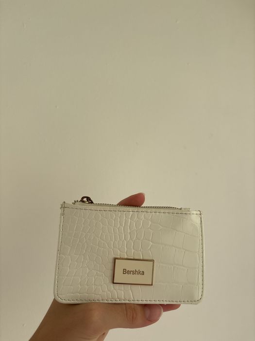 Бял card holder(протмоне за карти) ,,Bershka”