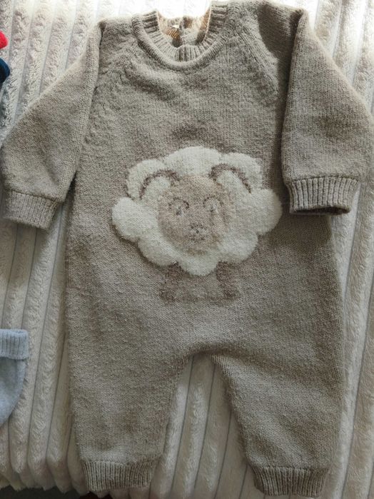 Продаем детский вязаный комбинезон