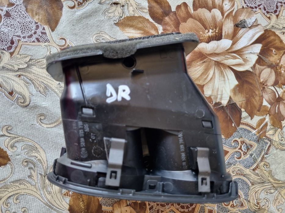 grilă ventilator bord partea dreaptă  golf5 plus