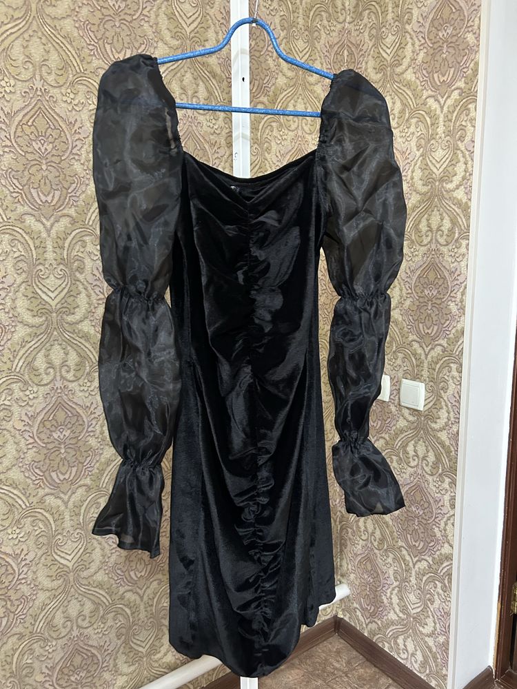 Продам платья, кофты