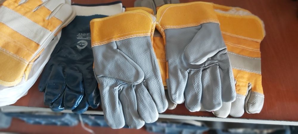 Перчатки рабочие ,плотные всесезонные , зимние