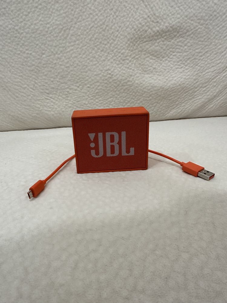 Тонколонка JBL GO