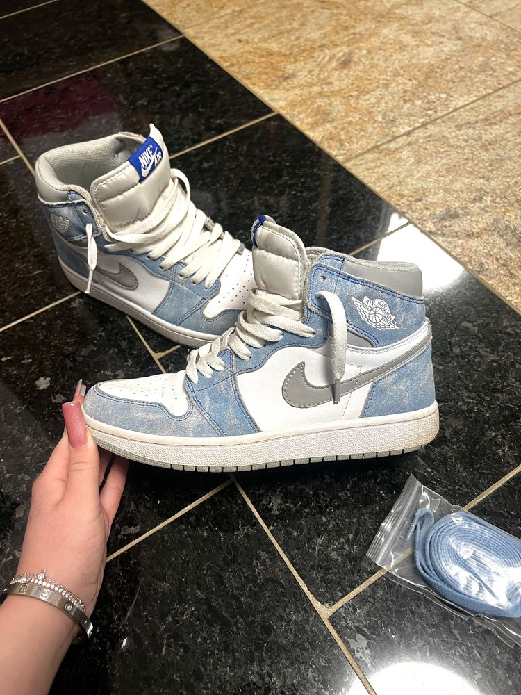 Air Jordan 1 Retro High "Hyper Royal"