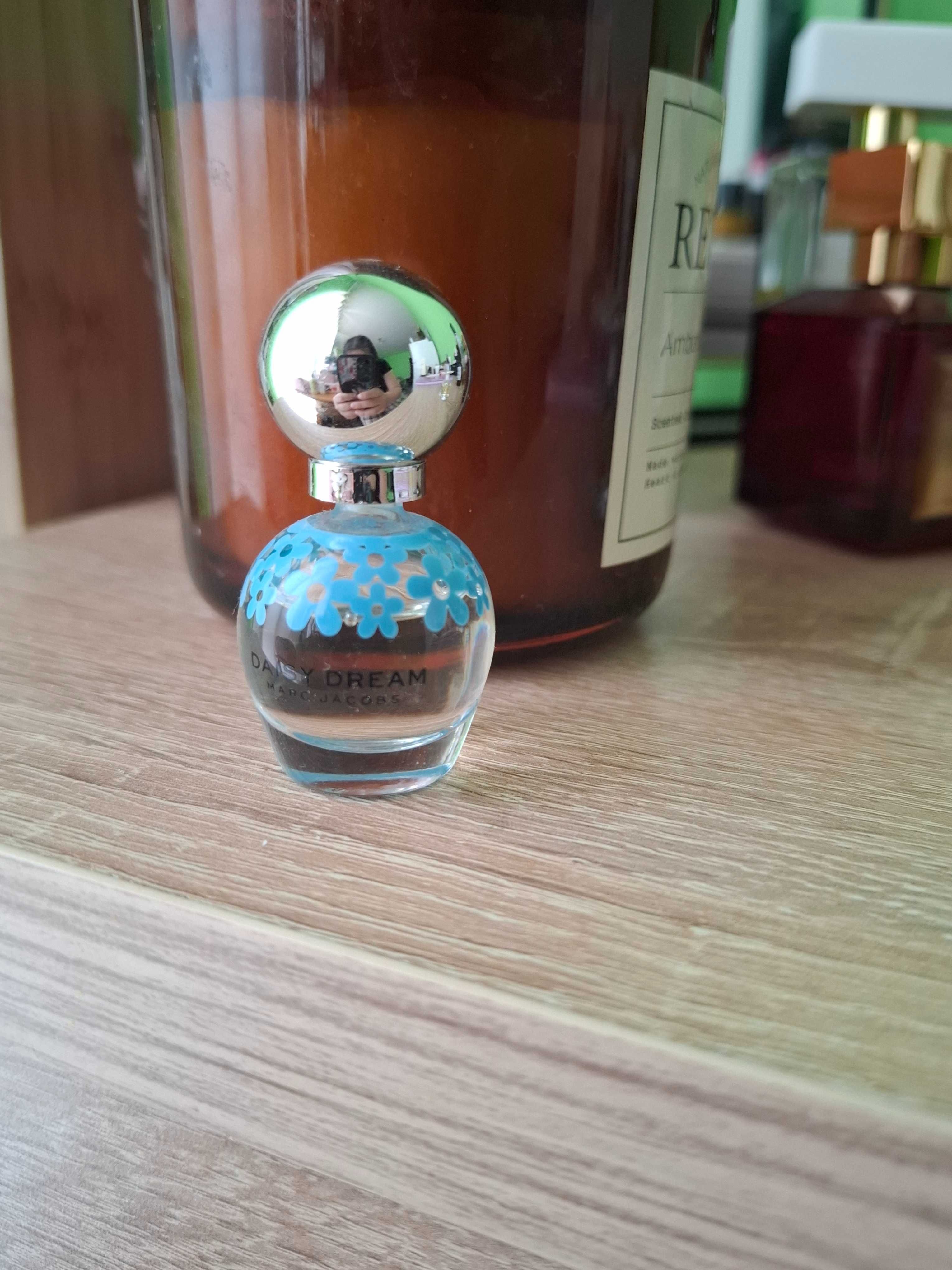 Миниатюрни парфюми Marc Jacobs  Daisy