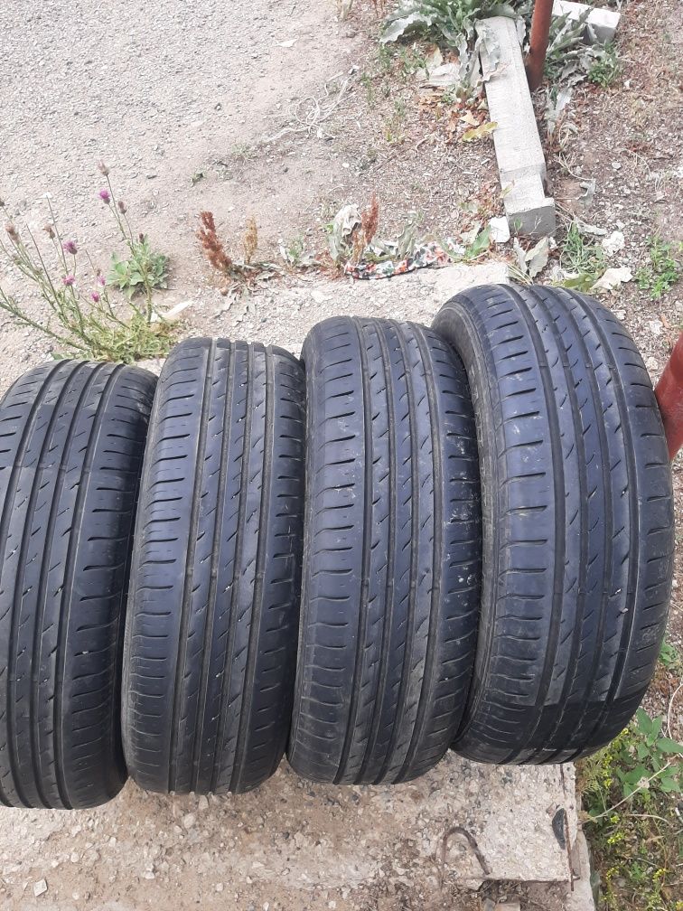 Продам шины 215/65/16 нексен