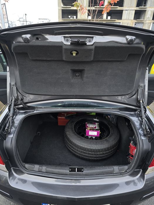 Vand Opel Astra H Sedan 1.6 benzina 116 hp An 2011