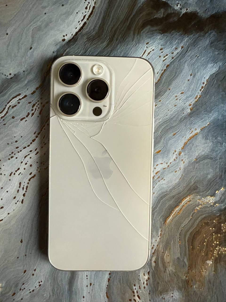 IPhone 15 pro sotiladi