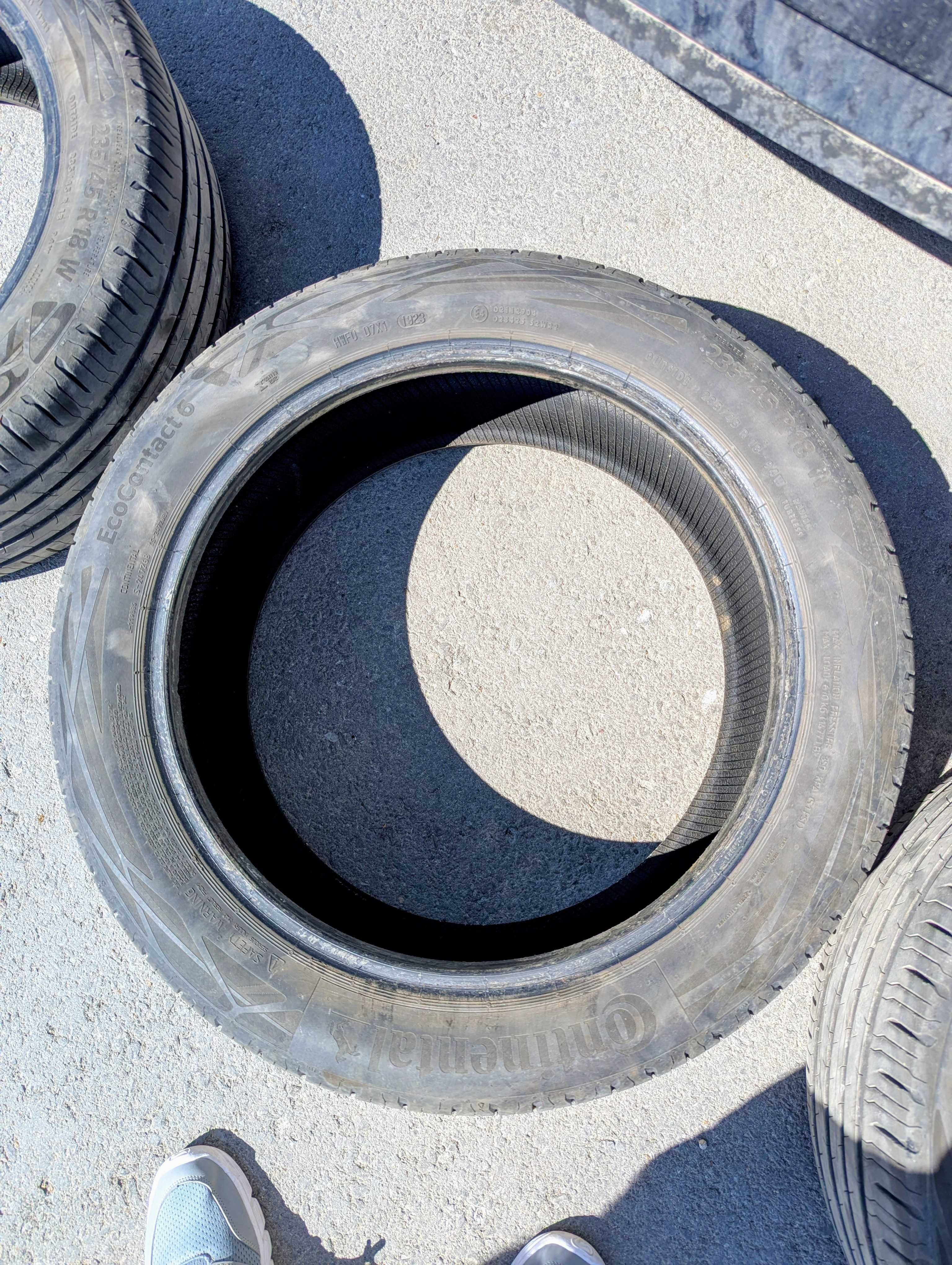 Една гума Continental EcoContact 6 R18 235 45