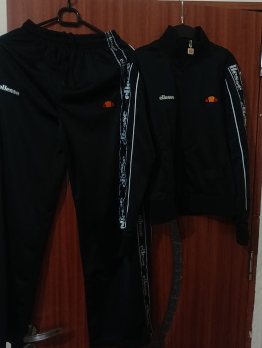 Vând trening Ellesse damă