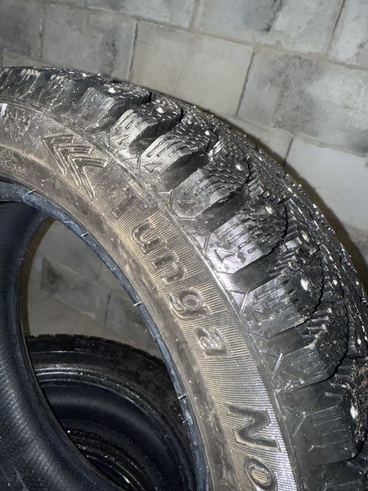 Срочно продам шипованные шины на 205/55 R16