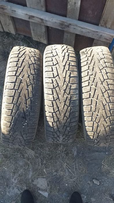 Продам шины шипованные