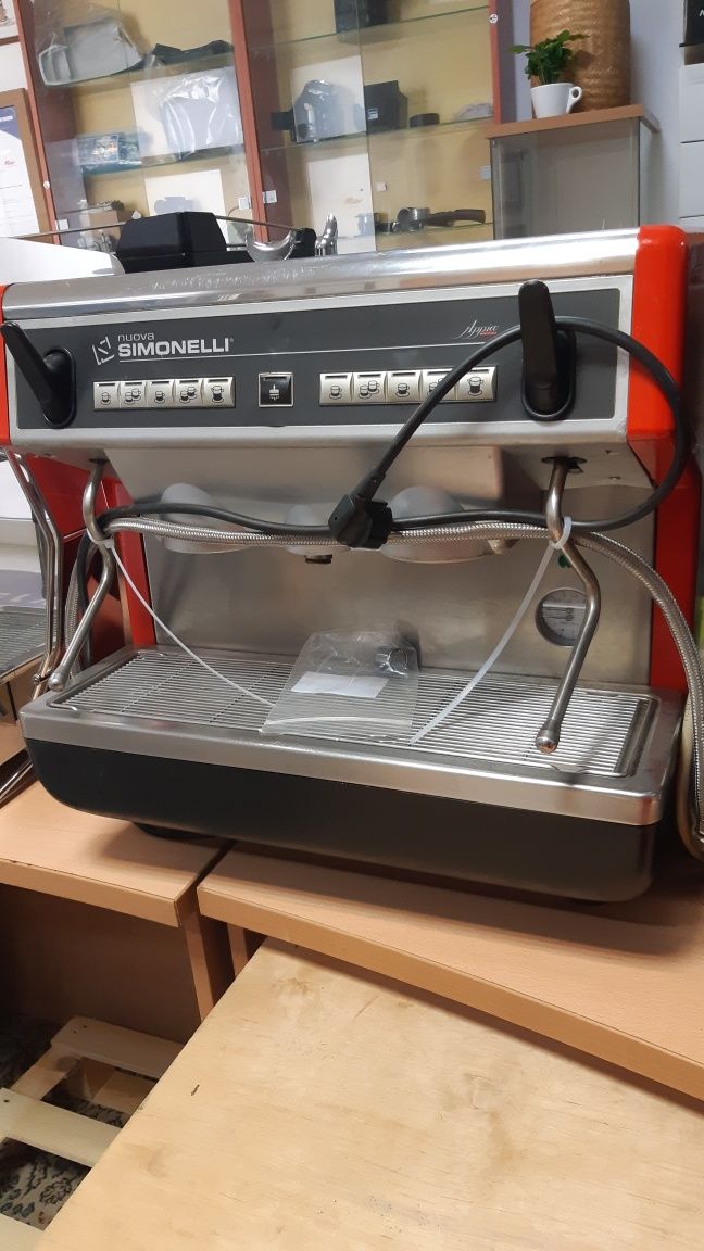 Професионална кафемашина Nuova Simonelli  Appia