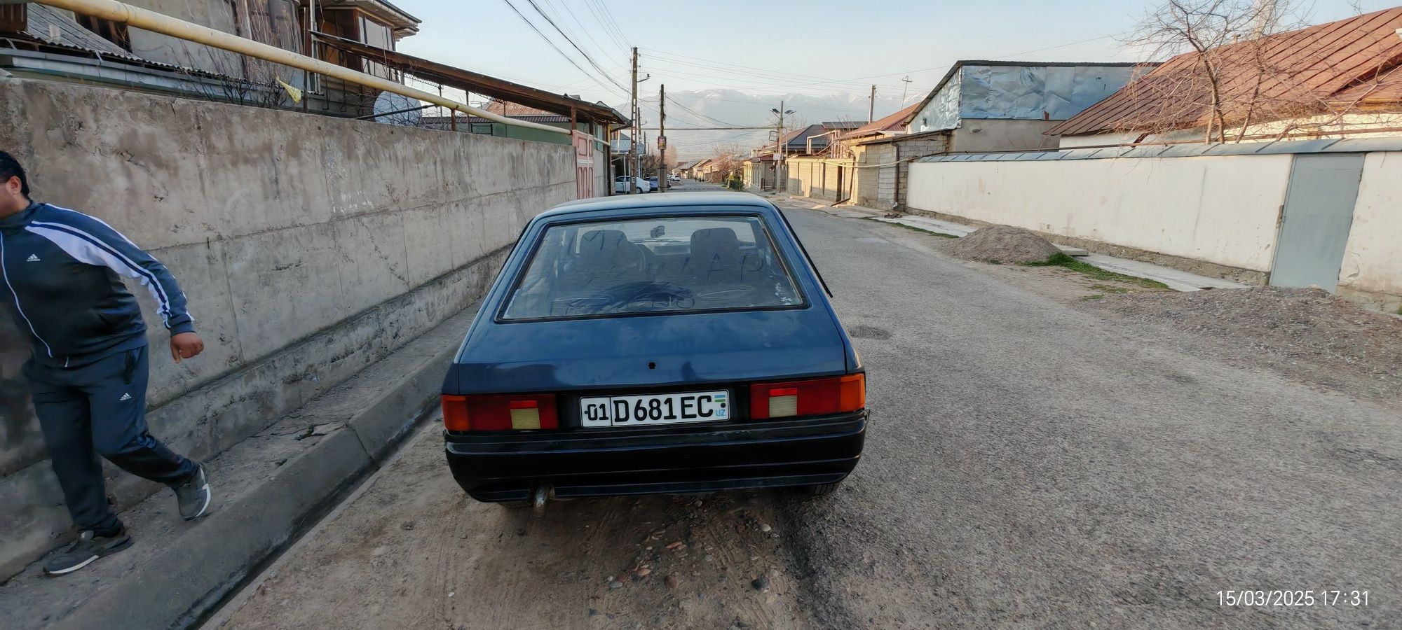 Падается Москвич 2141