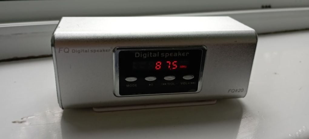 Boxa cu radio și mp3