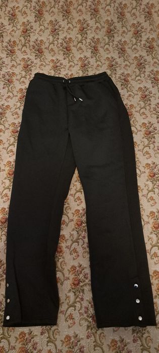 Pantaloni negri largi boohooman noi (pret pornire licitatie)